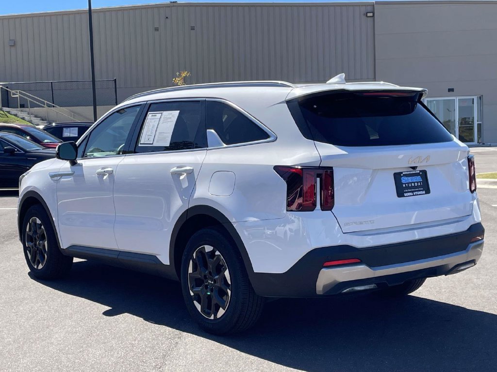 Used 2025 Kia Sorento S w/ Panoramic Sunroof Package FWD image 5