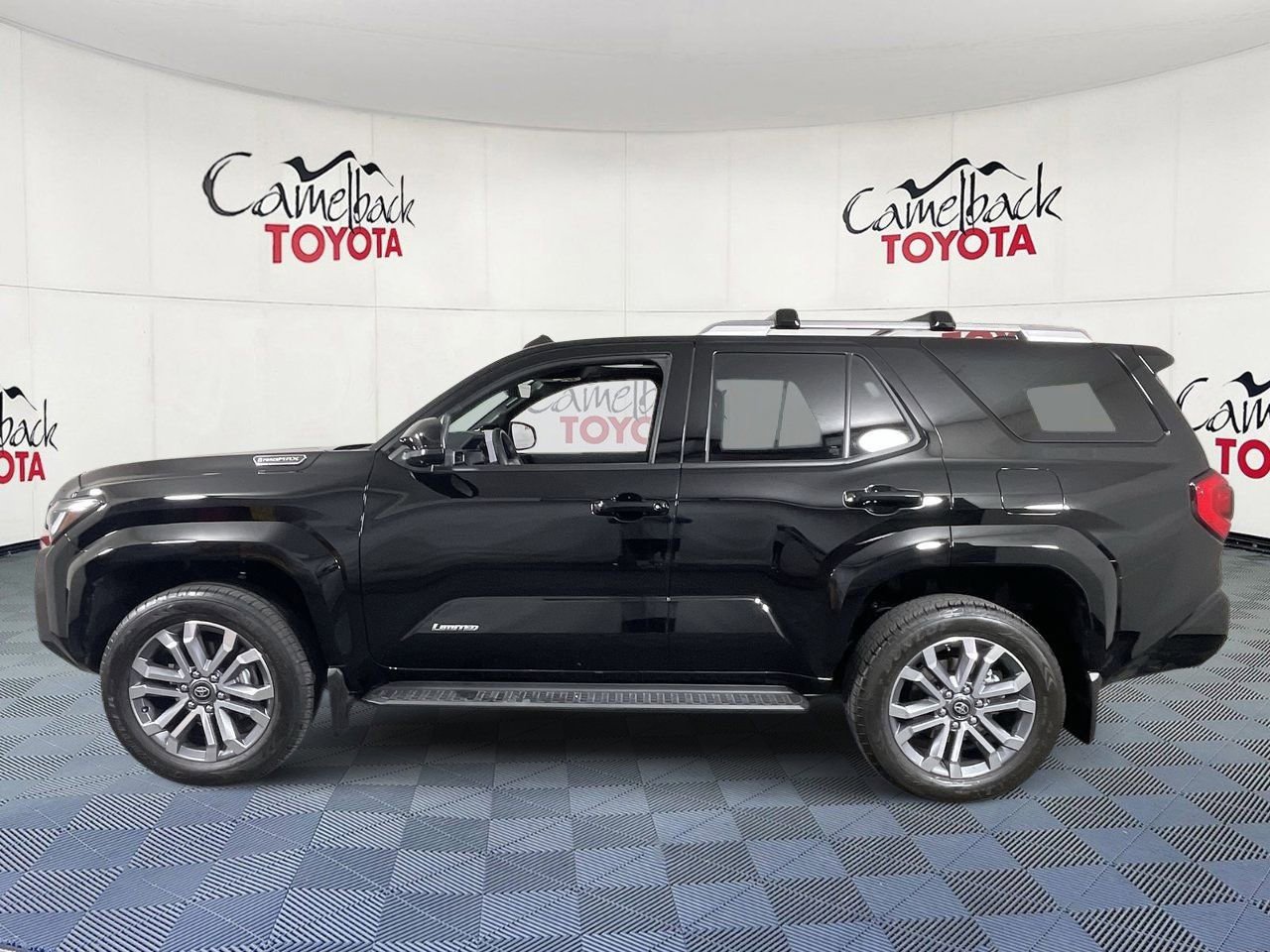 Used 2025 Toyota 4Runner Limited w/ Tow Technology Package AWD/4WD image 4