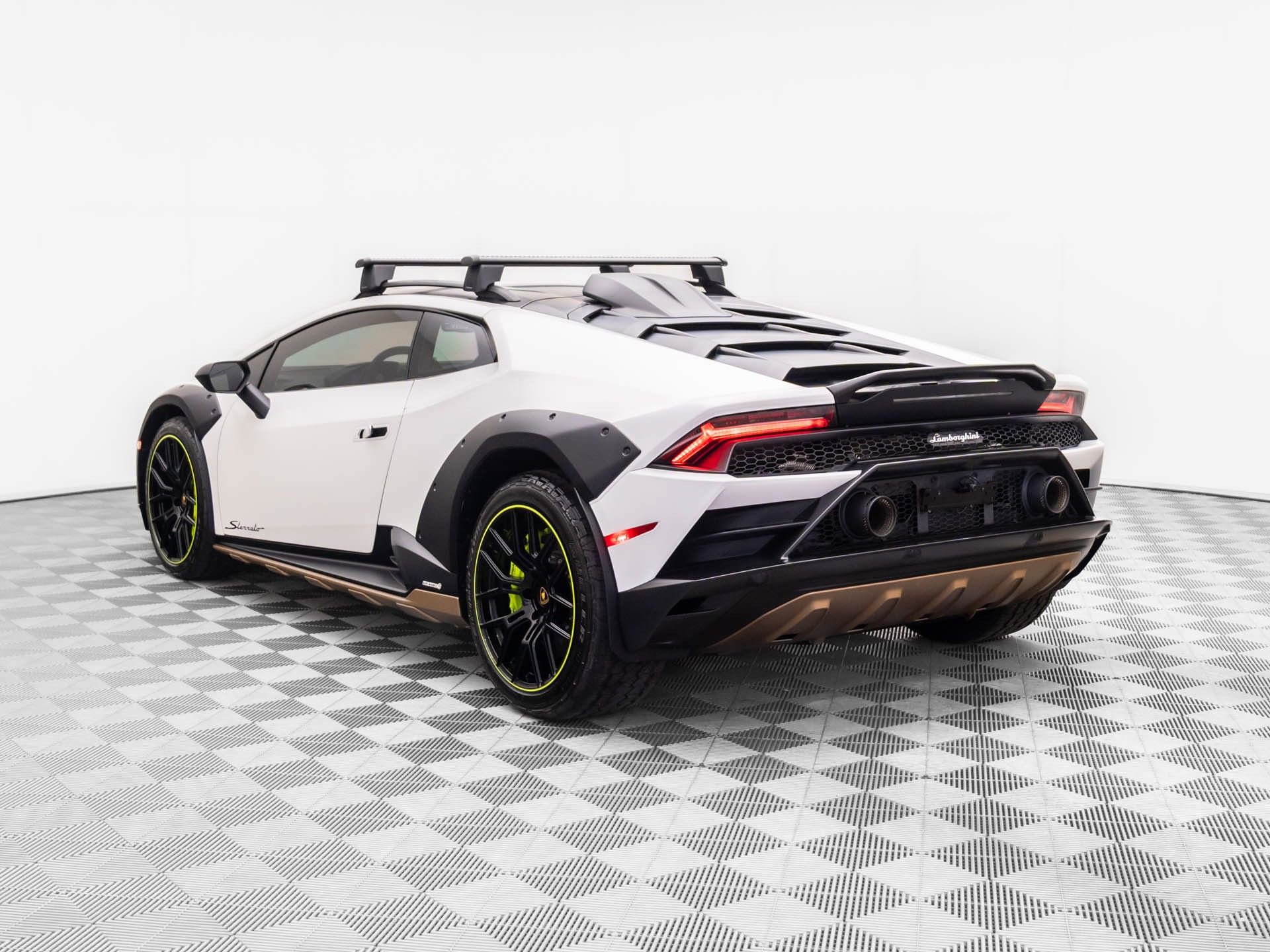 Used 2024 Lamborghini Huracan Sterrato video 3