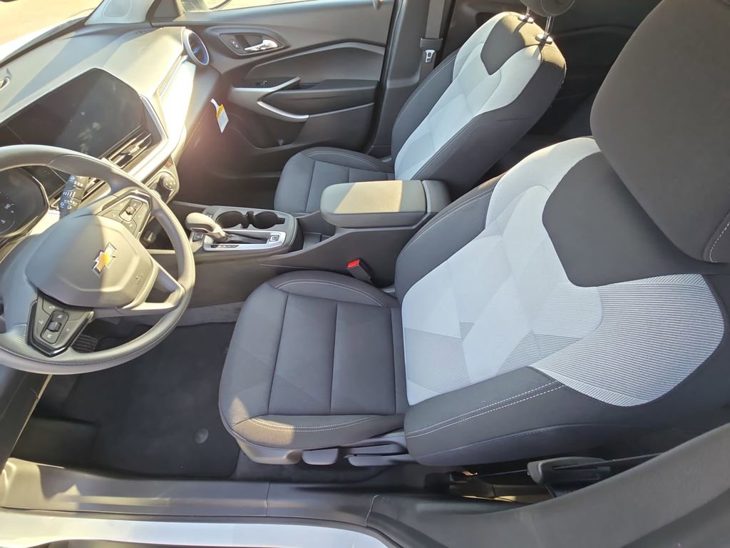 Used 2026 Chevrolet Trax LS w/ Driver Confidence Package FWD image 16