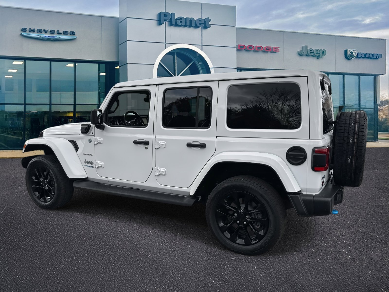 Used 2022 Jeep Wrangler Unlimited Sahara w/ Cold Weather Group image 3