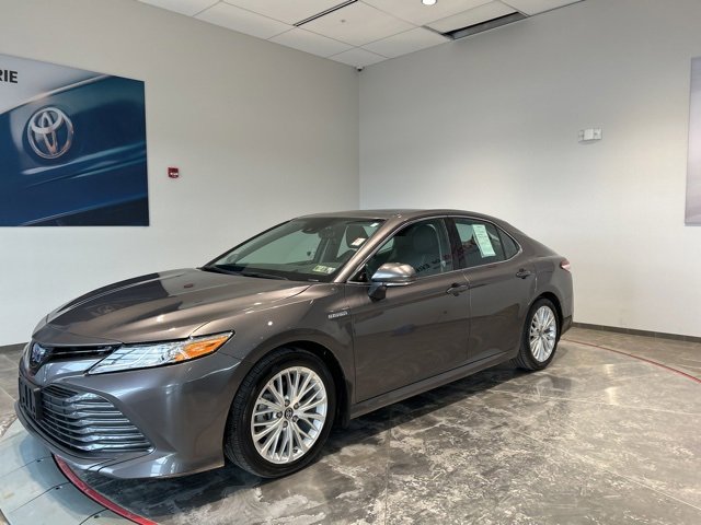 Used 2019 Toyota Camry XLE w/ Sunroof Package image 2