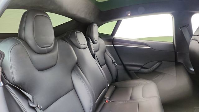 Used 2022 Tesla Model S image 24