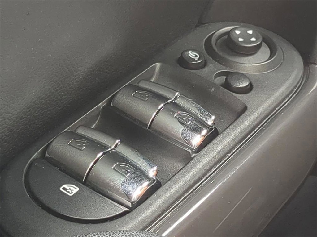 Used 2018 MINI Cooper 4-Door Hardtop image 24