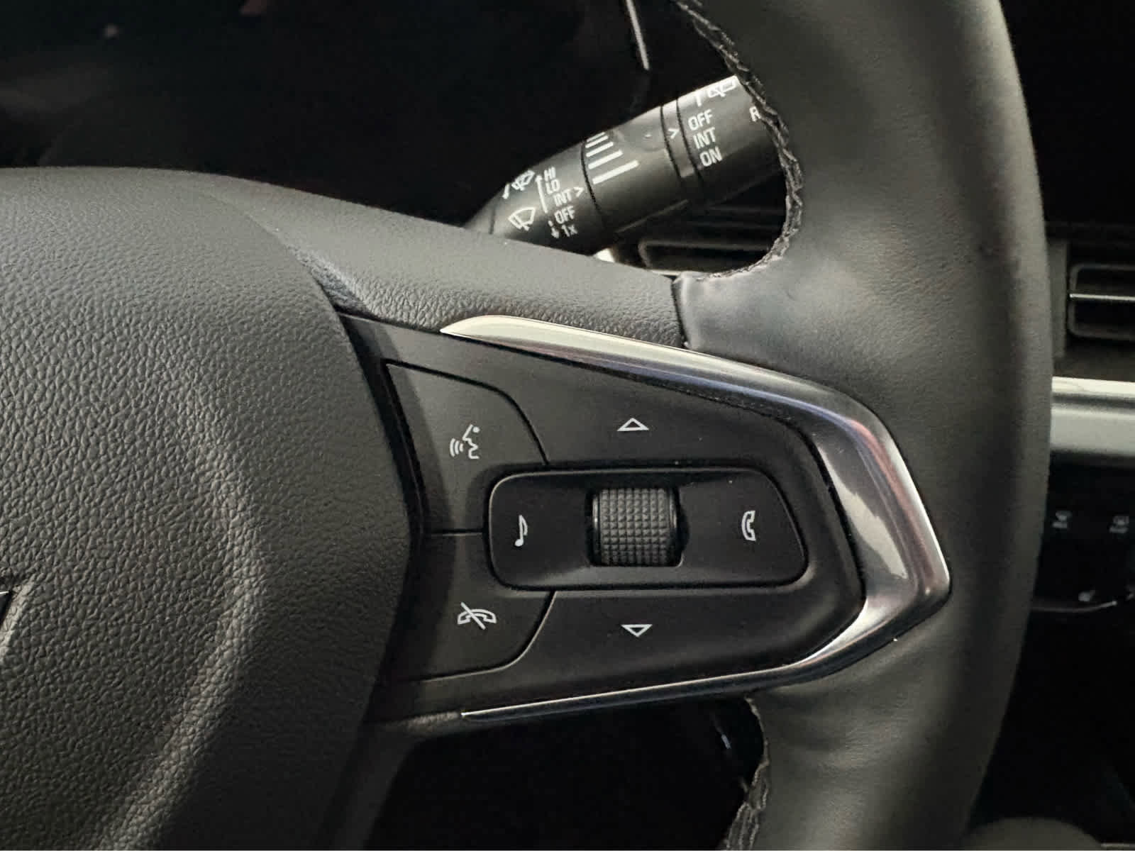 Certified 2025 Chevrolet Trax LT w/ LT Convenience Package image 19