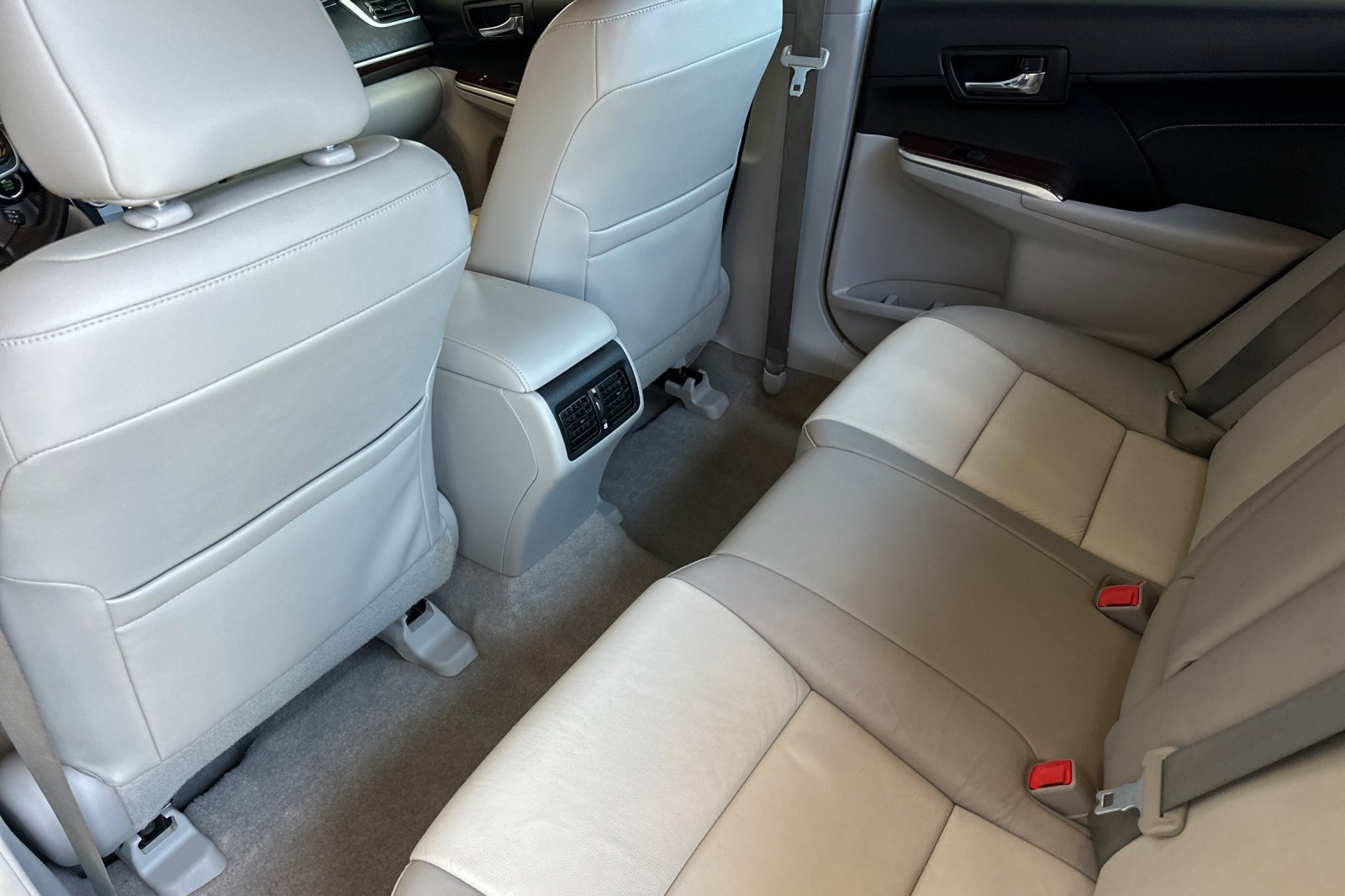 Used 2014 Toyota Camry XLE w/ Leather Package FWD image 13