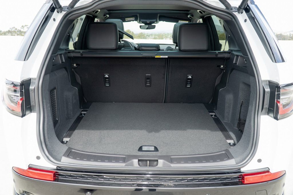 Used 2025 Land Rover Discovery Sport Dynamic SE image 28