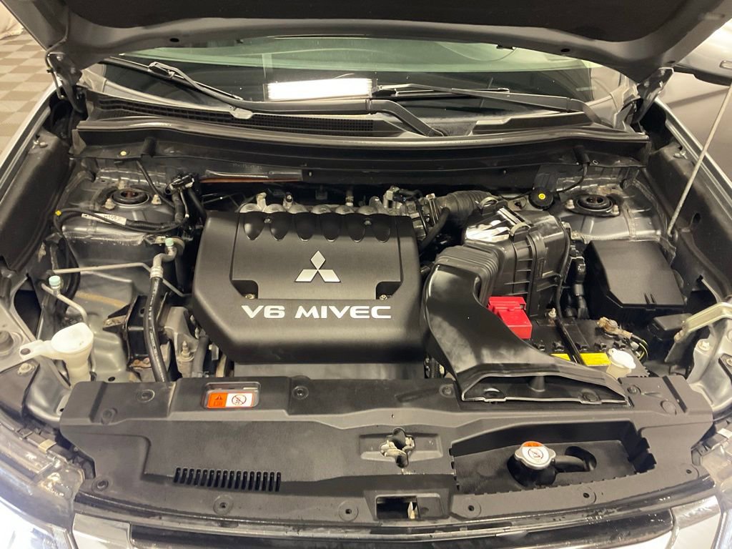 Used 2016 Mitsubishi Outlander GT AWD/4WD image 18