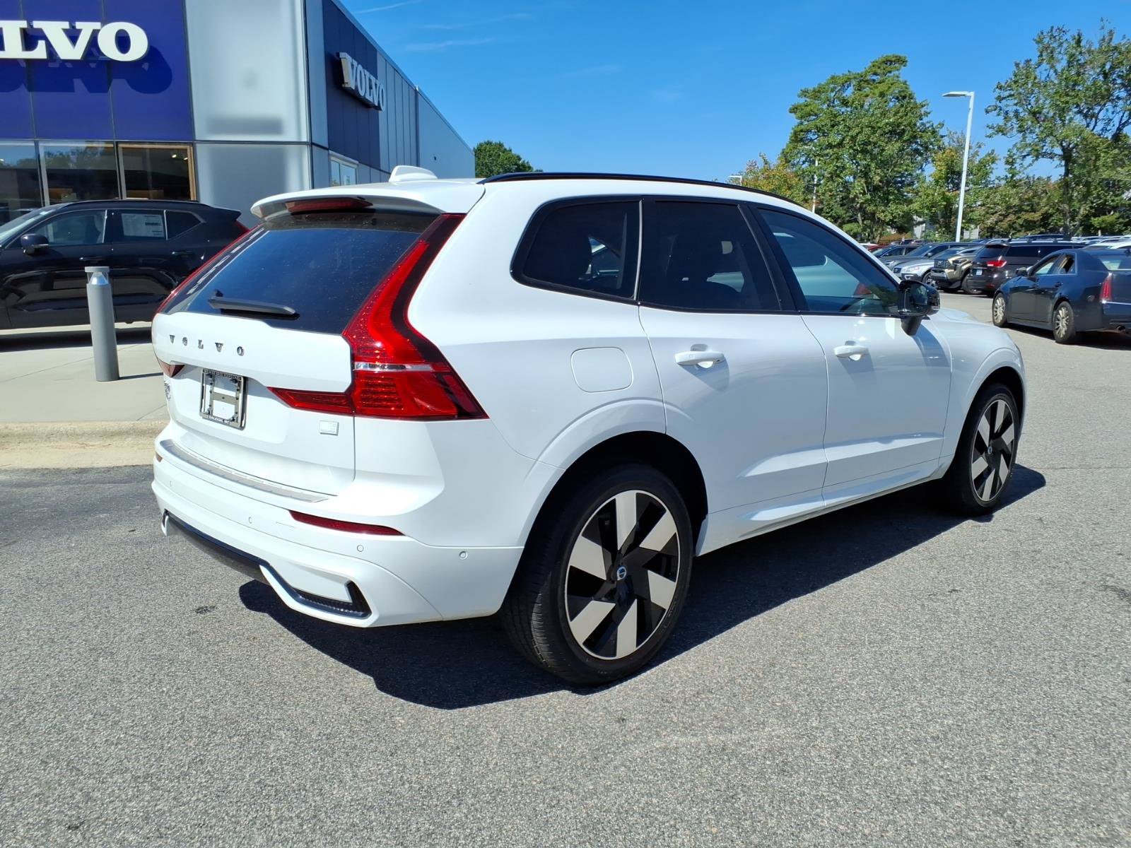 Certified 2024 Volvo XC60 T8 Plus w/ Protection Package Premier AWD/4WD image 26
