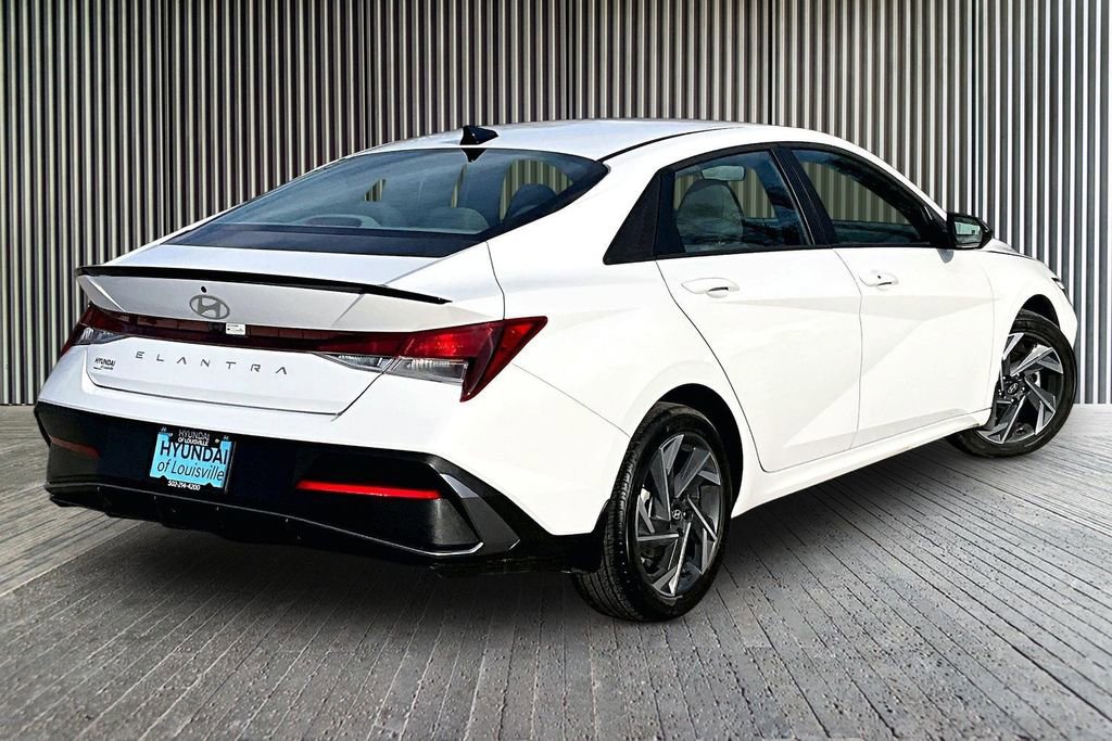 Certified 2025 Hyundai Elantra Sport image 13