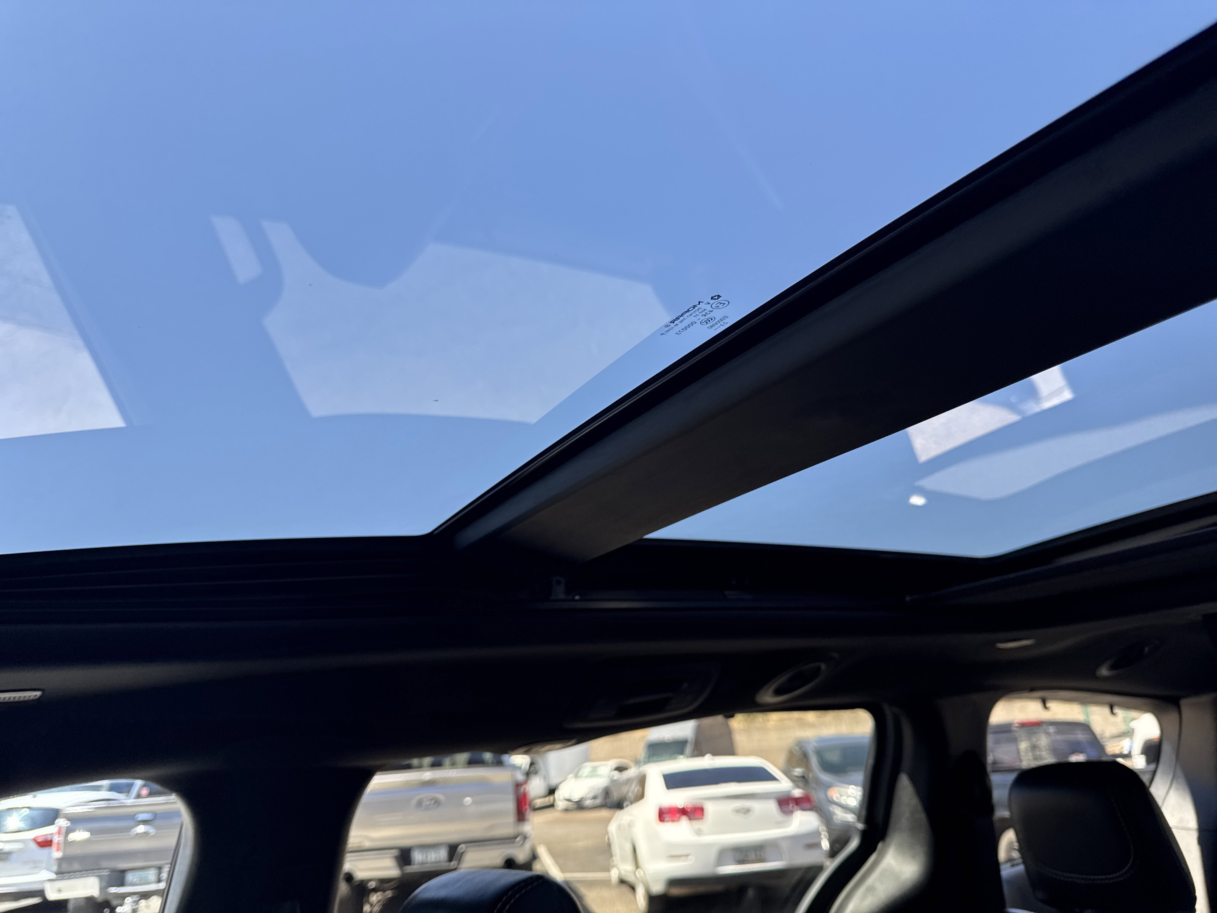 Used 2024 Chrysler Pacifica Touring-L w/ Uconnect Theater Family Group FWD image 31