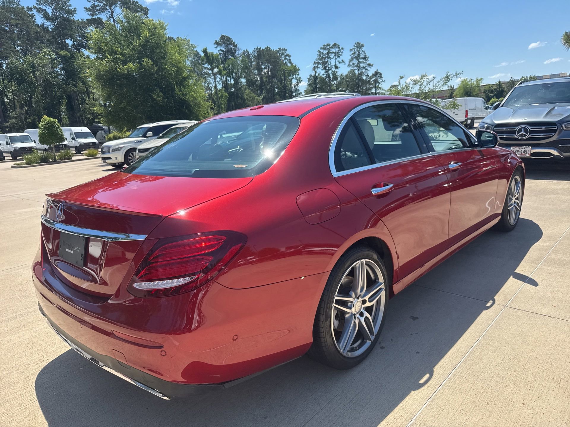 Used 2017 Mercedes-Benz E 300 image 4