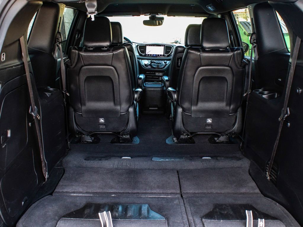 Used 2022 Chrysler Pacifica Touring-L w/ Uconnect Theater Family Group image 44