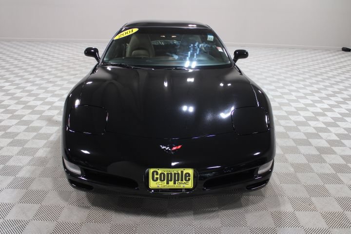 Used 2001 Chevrolet Corvette Coupe w/ Preferred Equipment Group1 RWD image 4