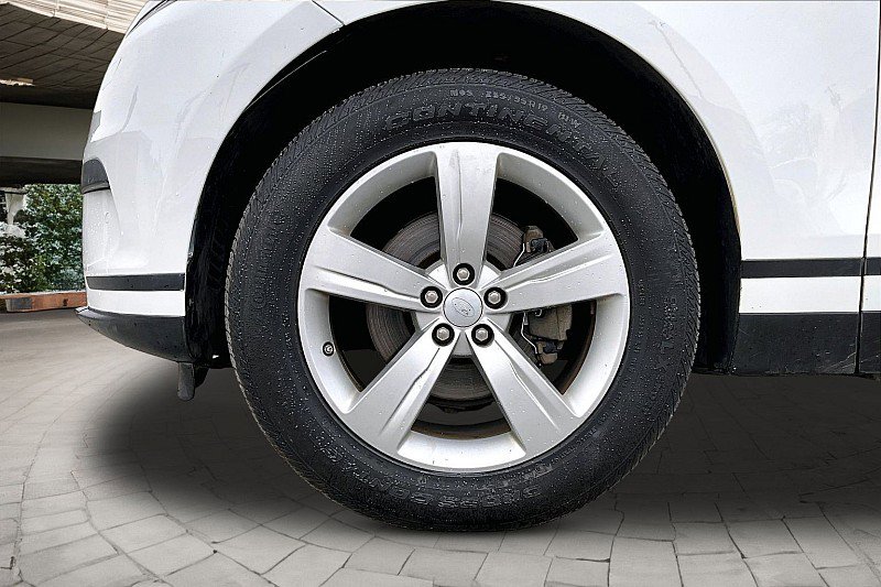 Used 2020 Land Rover Range Rover Velar S image 8