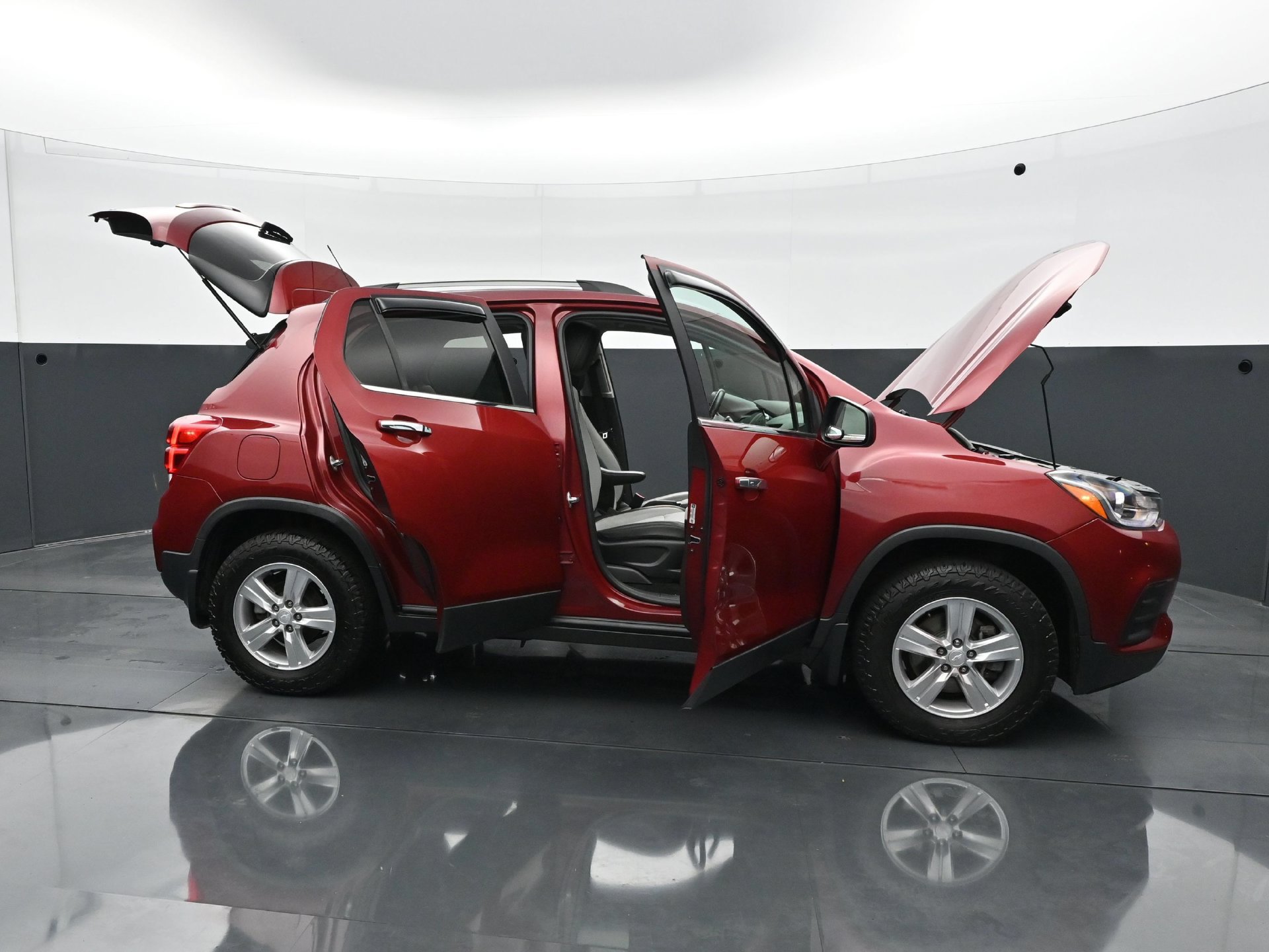 Used 2019 Chevrolet Trax LT w/ Sun & Sound Package AWD/4WD image 36