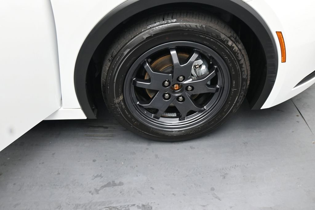 Used 2024 Toyota Prius LE FWD image 13