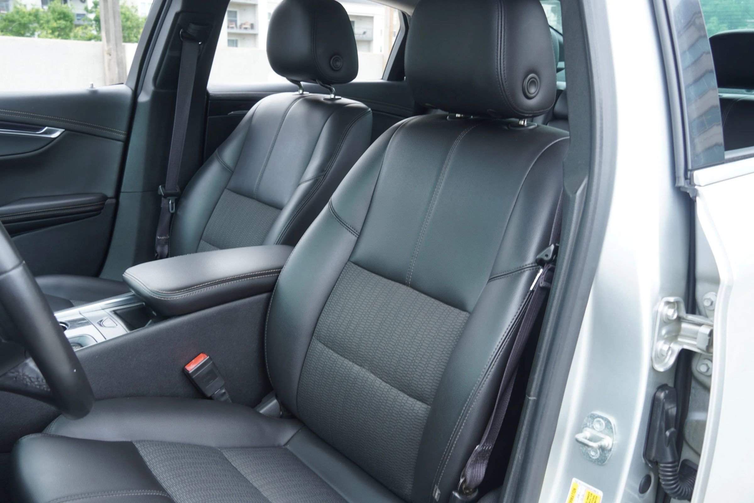 Used 2016 Chevrolet Impala LT image 35