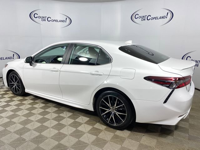 Used 2024 Toyota Camry SE FWD image 4