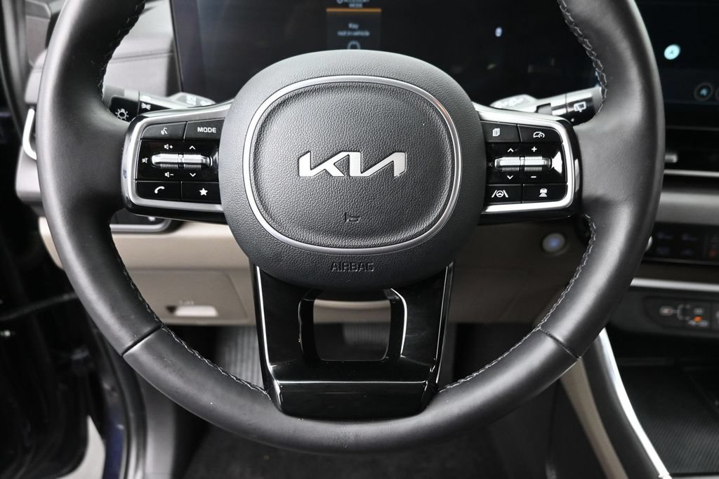 Used 2025 Kia Carnival EX FWD image 20