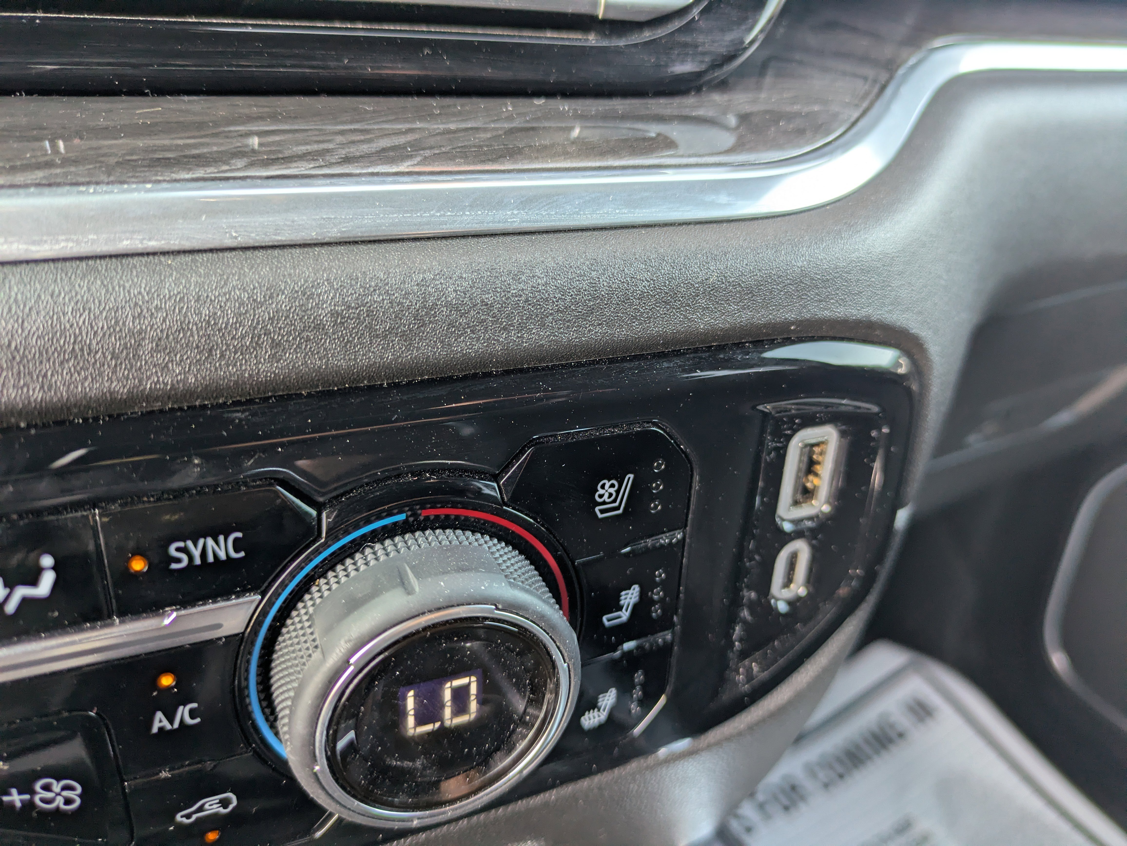 Used 2025 Chevrolet Silverado 1500 LTZ AWD/4WD image 27