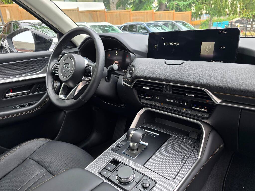 Certified 2025 MAZDA CX-70 Plug-In Hybrid w/ Premium Pkg AWD/4WD image 12