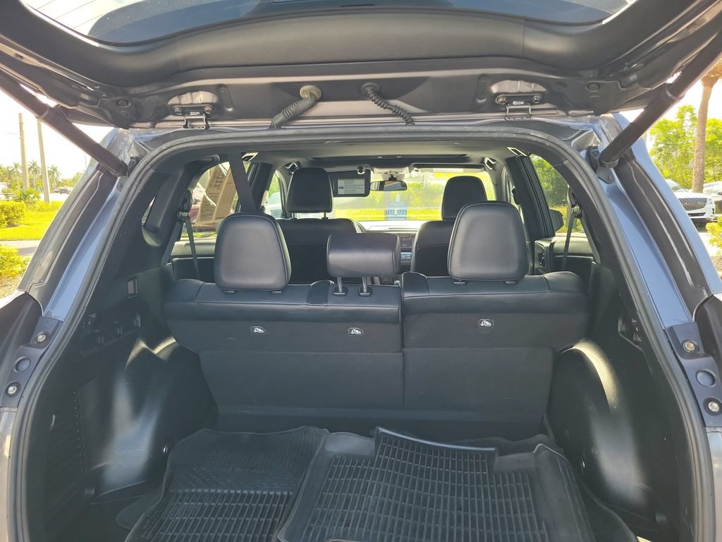 Used 2017 Toyota RAV4 SE FWD image 8
