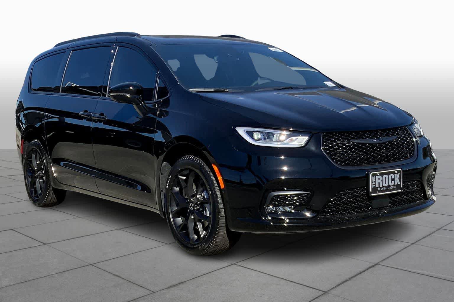 New 2026 Chrysler Pacifica Limited image 3