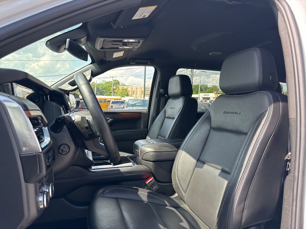 Used 2025 GMC Yukon XL Denali AWD/4WD image 19