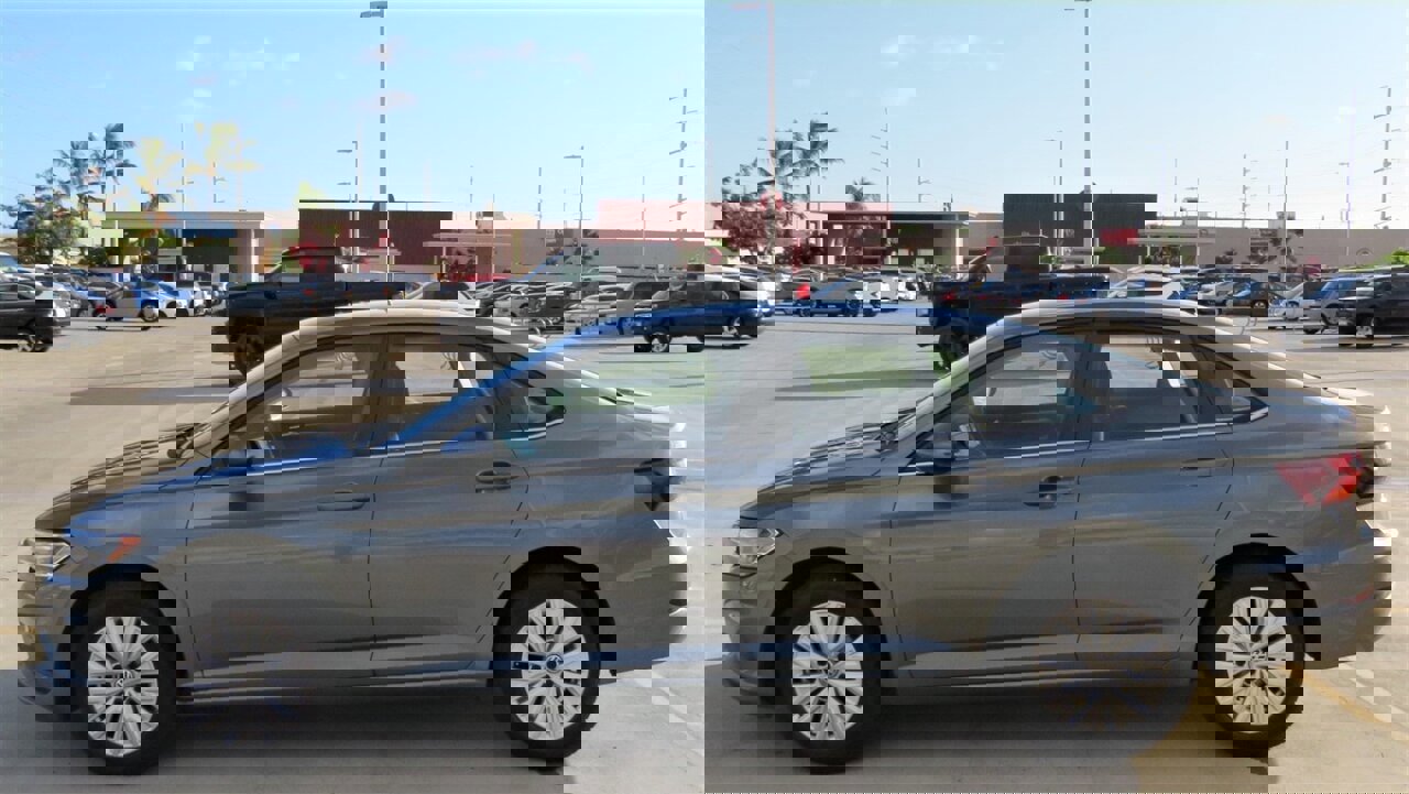 Used 2019 Volkswagen Jetta S w/ Driver Assistance Package FWD image 2