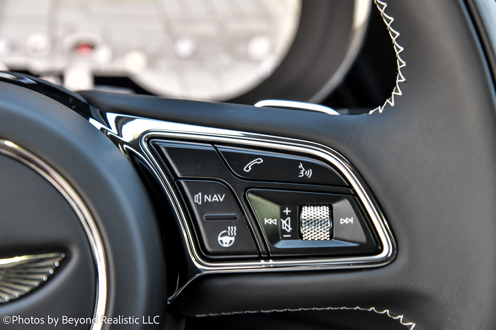 Certified 2023 Bentley Bentayga Plug-In Hybrid AWD/4WD image 37