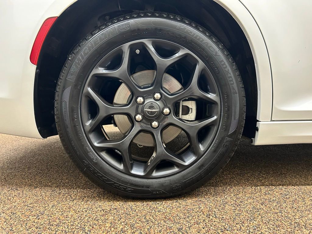 Used 2023 Chrysler 300 Touring L w/ Popular Equipment Group image 28