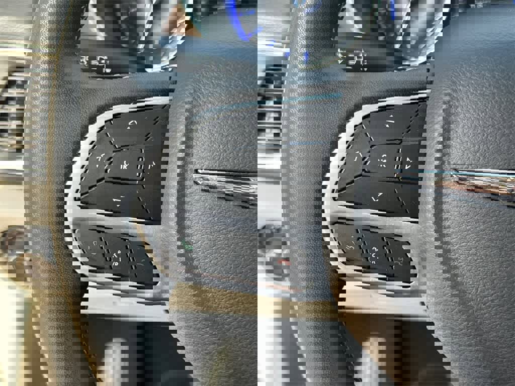 Used 2023 Chrysler Voyager LX image 23