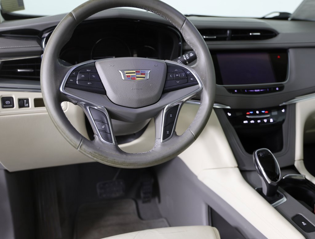Used 2017 Cadillac XT5 Luxury image 12