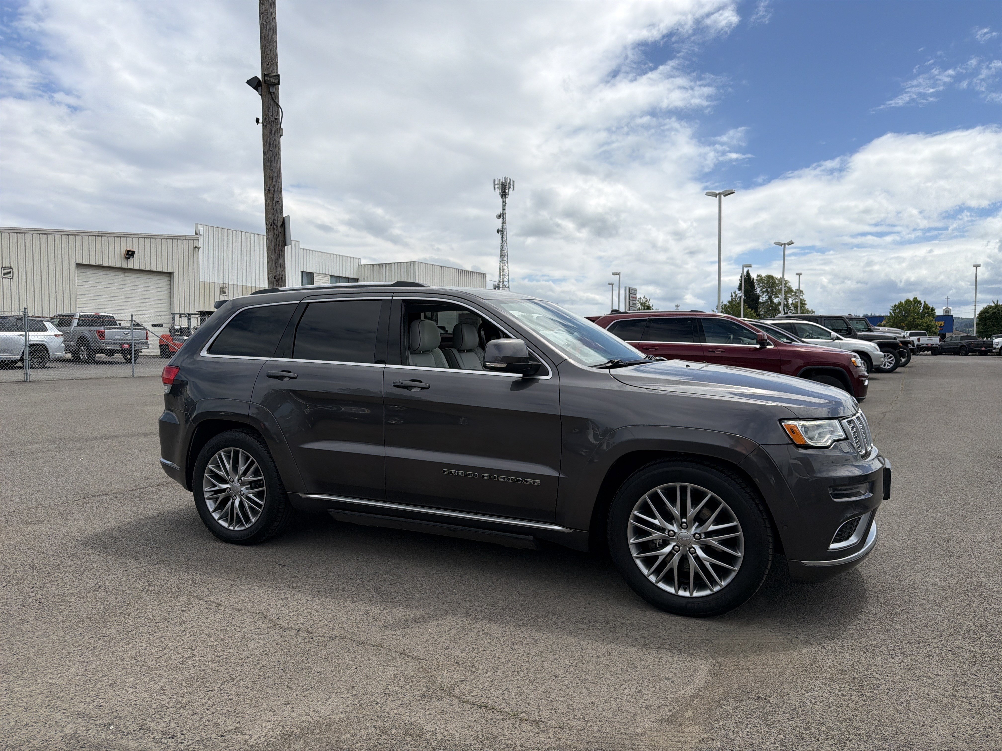 Used 2017 Jeep Grand Cherokee Summit AWD/4WD image 7