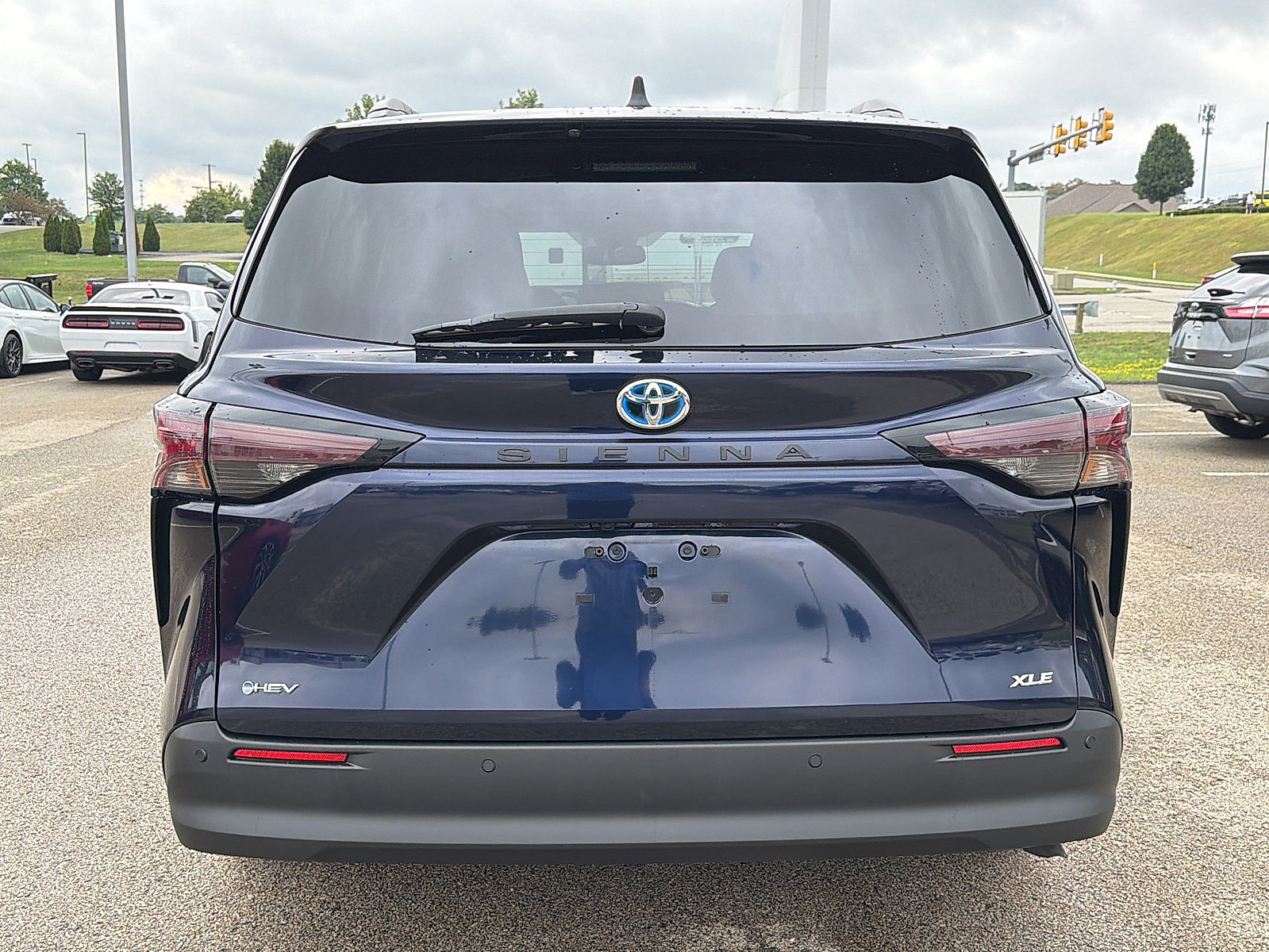 Used 2025 Toyota Sienna XLE FWD image 5