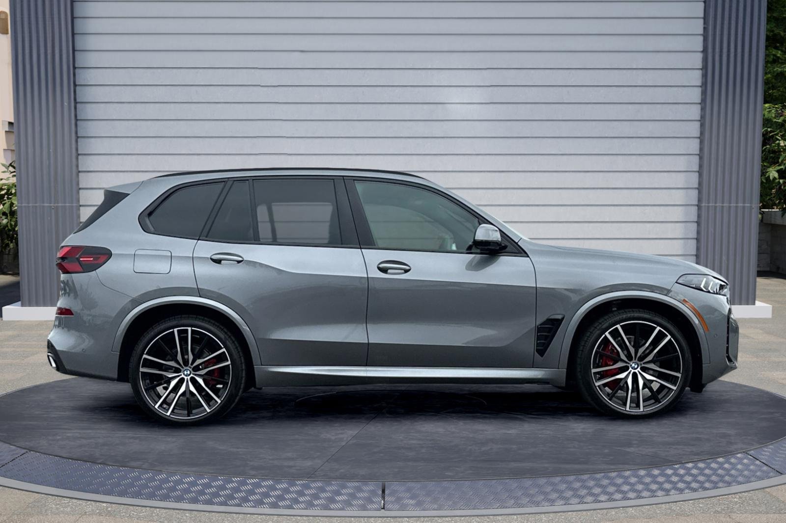 New 2026 BMW X5 xDrive40i w/ M Sport Package image 3