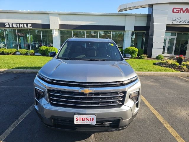 Used 2025 Chevrolet Traverse LT w/ Sun and Wheel Package AWD/4WD image 3