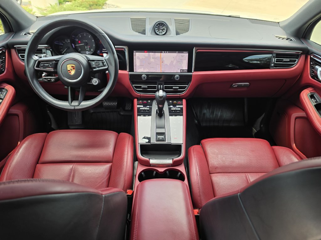 Certified 2024 Porsche Macan Turbo AWD/4WD image 11