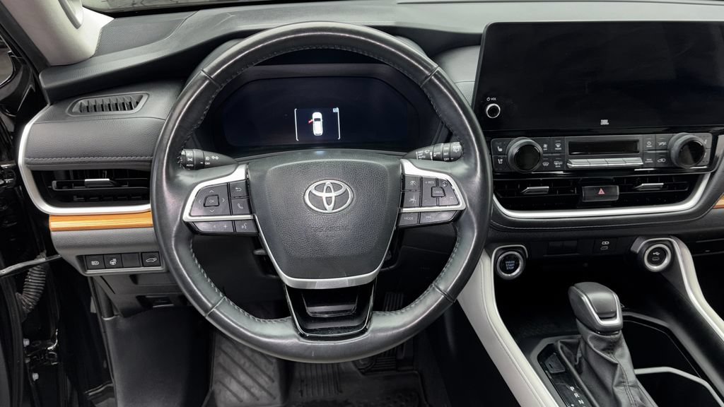 Used 2024 Toyota Grand Highlander AWD image 17