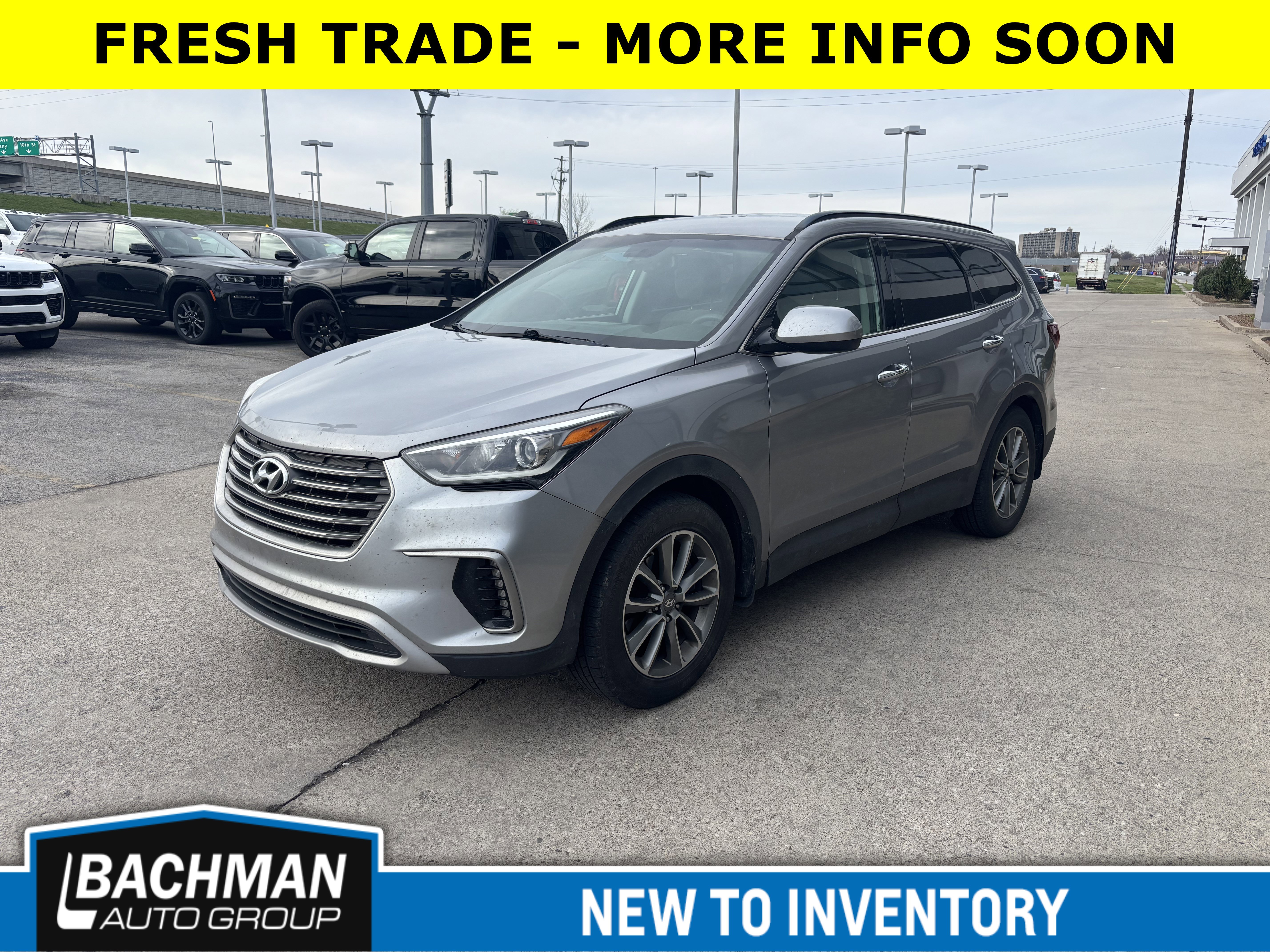 Used 2018 Hyundai Santa Fe SE FWD image 2