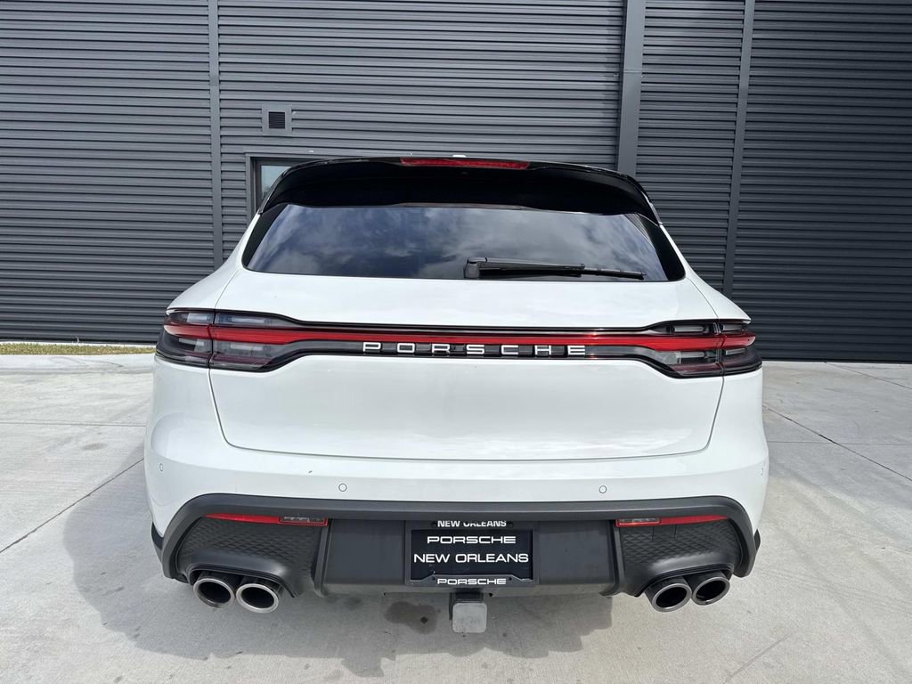 Certified 2025 Porsche Macan image 12