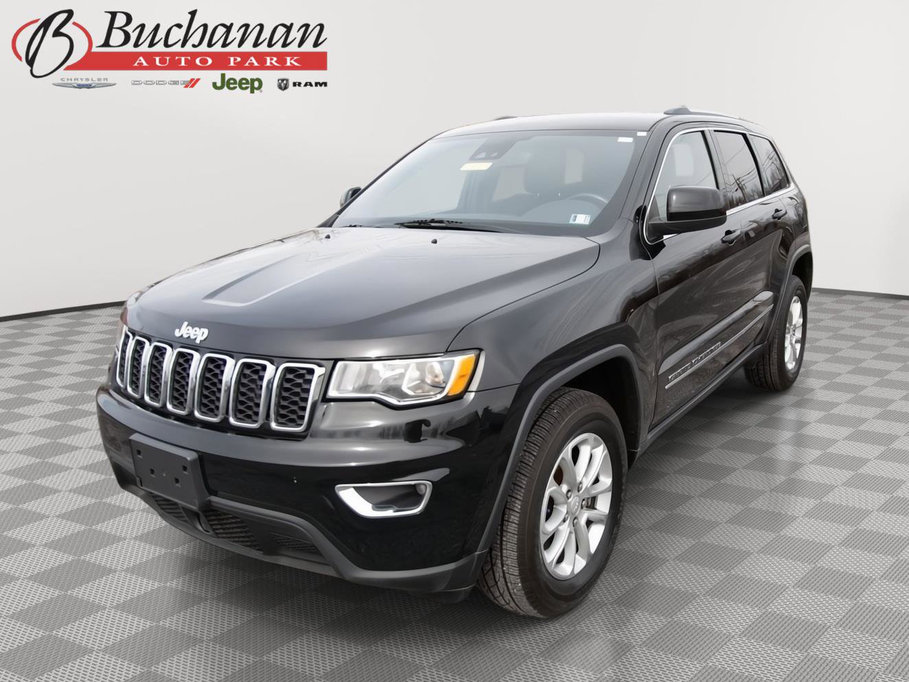 Used 2021 Jeep Grand Cherokee Laredo image 1