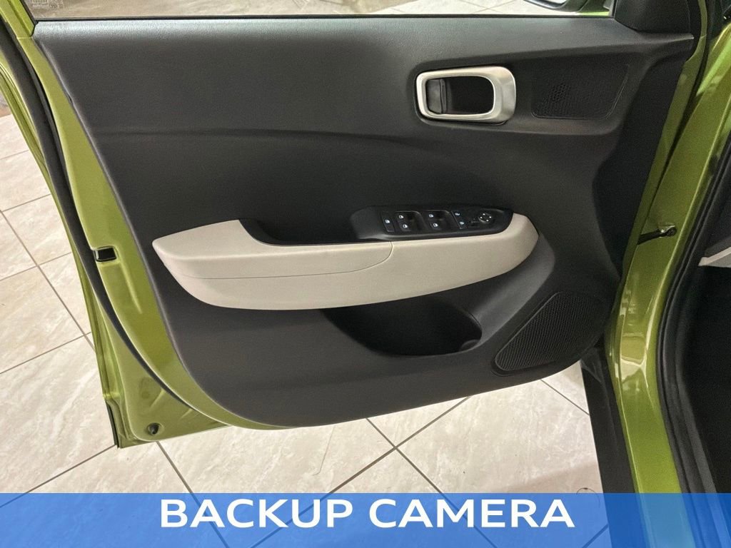 Used 2021 Hyundai Venue SEL image 4