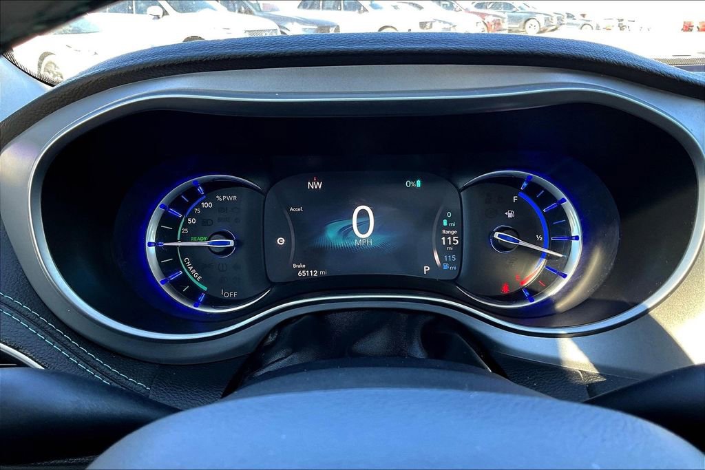 Used 2018 Chrysler Pacifica Limited image 27