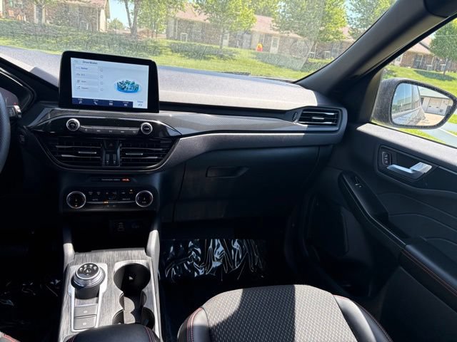 Certified 2025 Ford Escape ST-Line AWD/4WD image 24