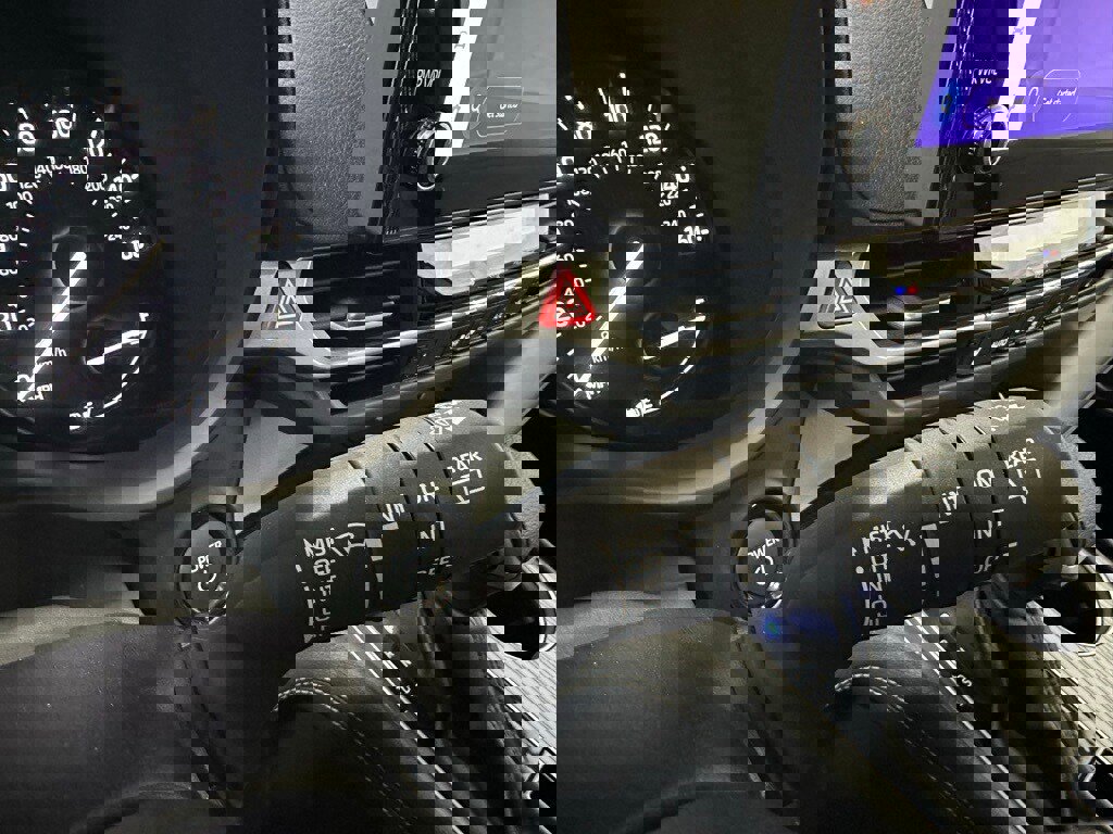 Used 2025 Toyota Sienna XLE image 22