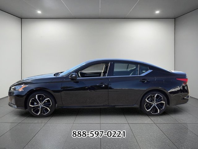 Used 2025 Nissan Altima 2.5 SR FWD image 2