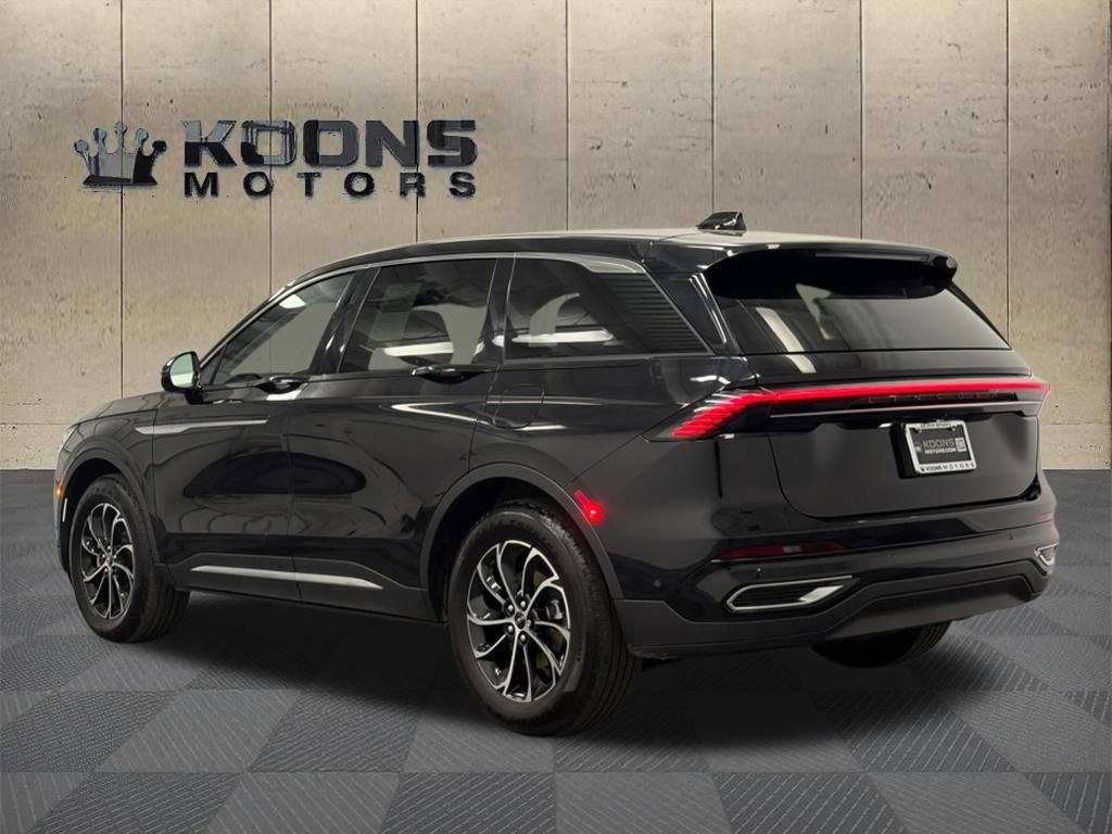 Used 2024 Lincoln Nautilus Premier w/ Equipment Group 102A image 6