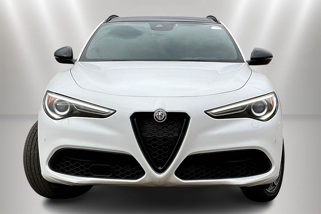 Used 2023 Alfa Romeo Stelvio Veloce image 2